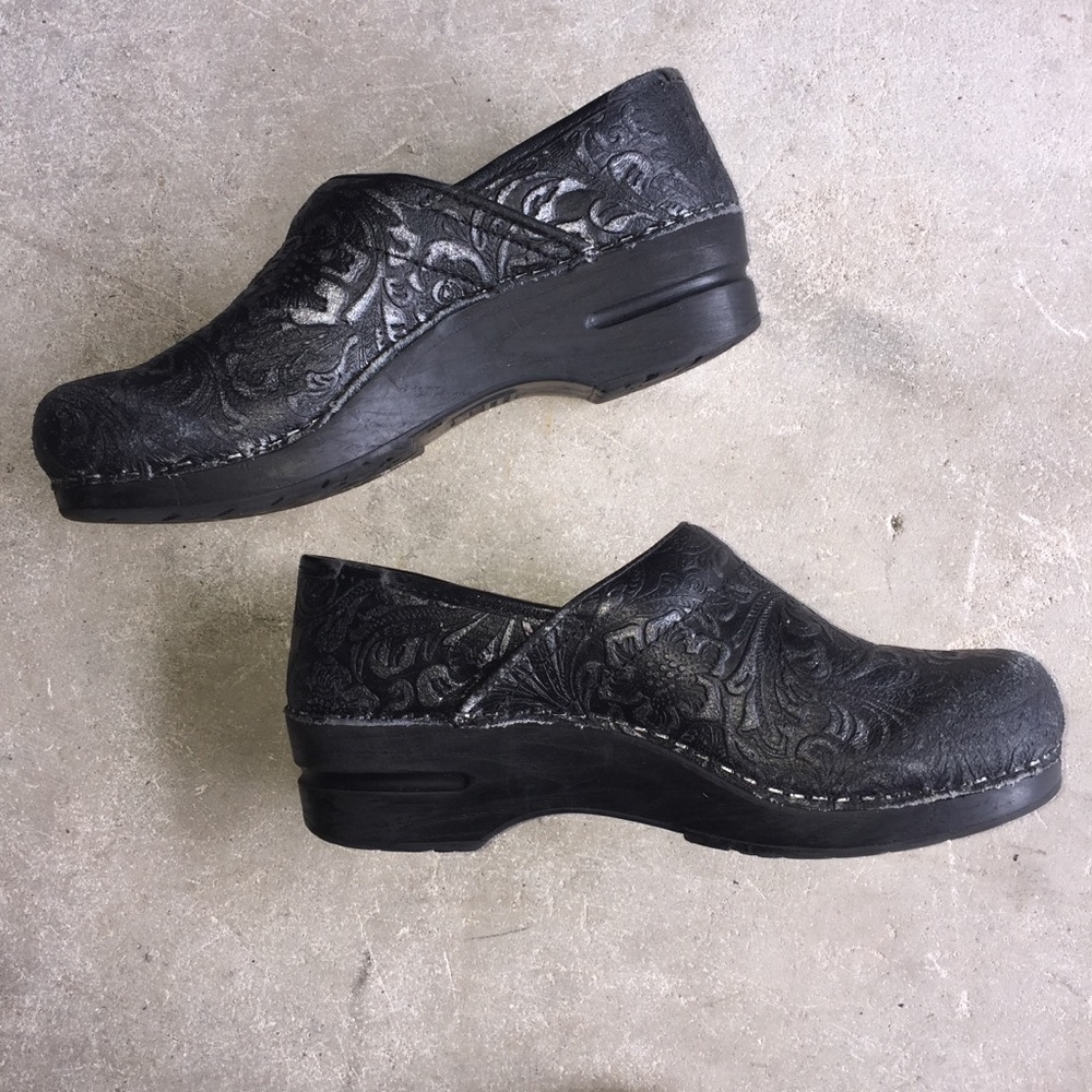 Zunita danish clog size 8